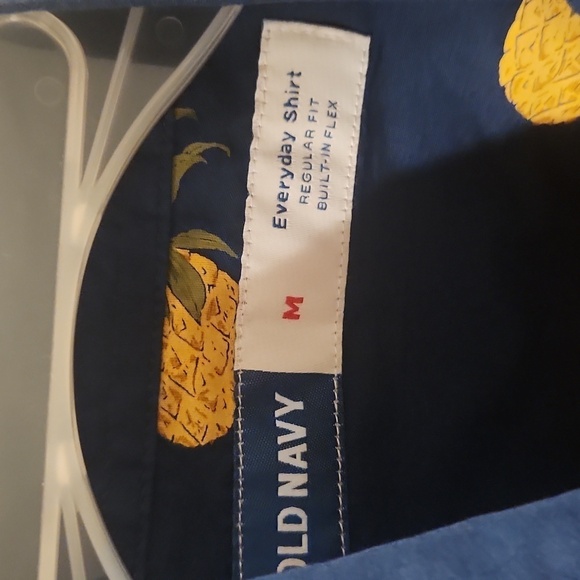 Mens Medi Old Navy Pineapple Print Hawaiian Button Down Shirt Navy Blue! 🆕️ - Picture 3 of 4